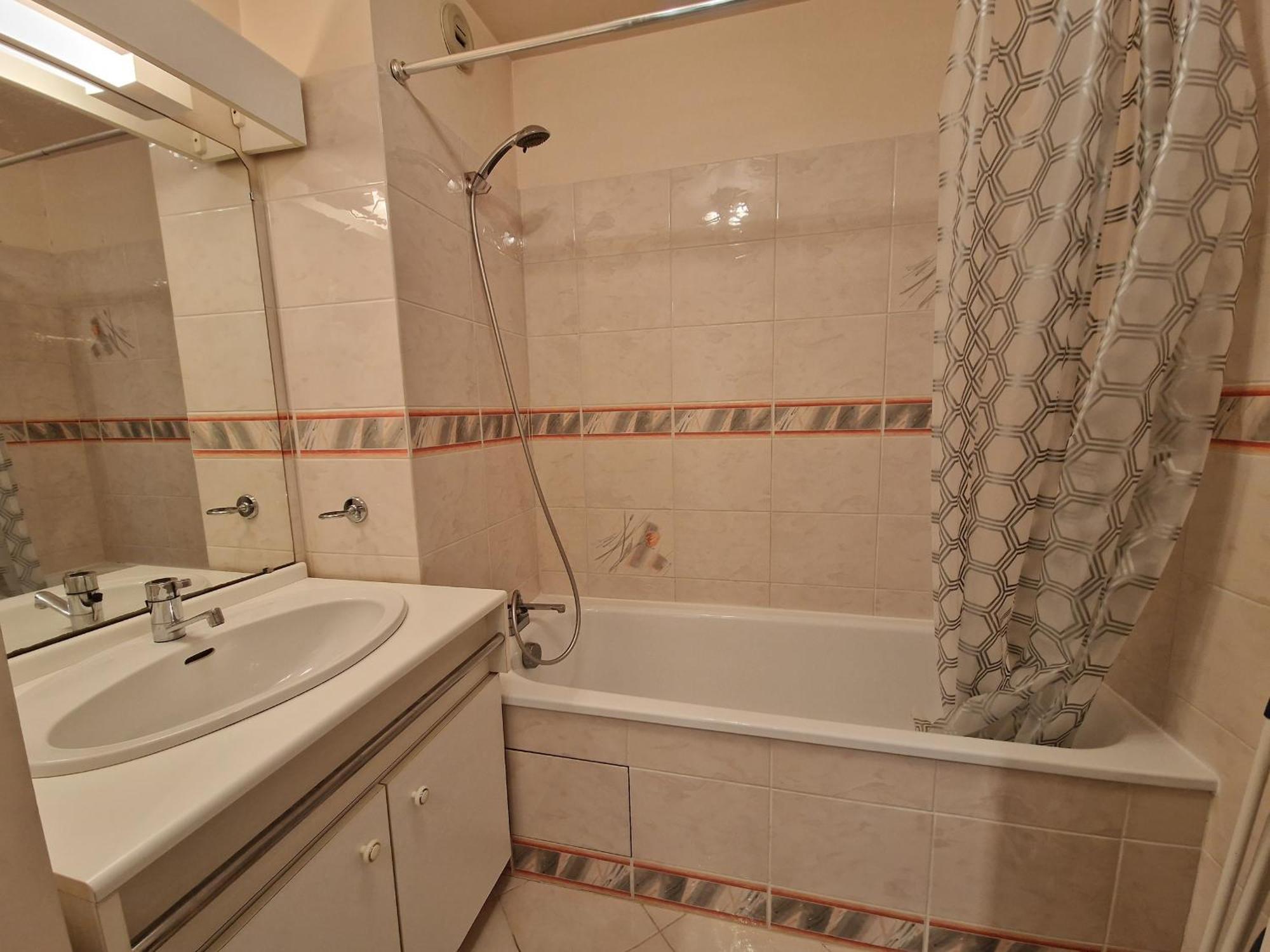 Appartement Avec Piscine, Tennis & Balcon, Centre-Ville Chatelaillon-Plage, 6 Pers, 2 Ch - Fr-1-706-17 外观 照片