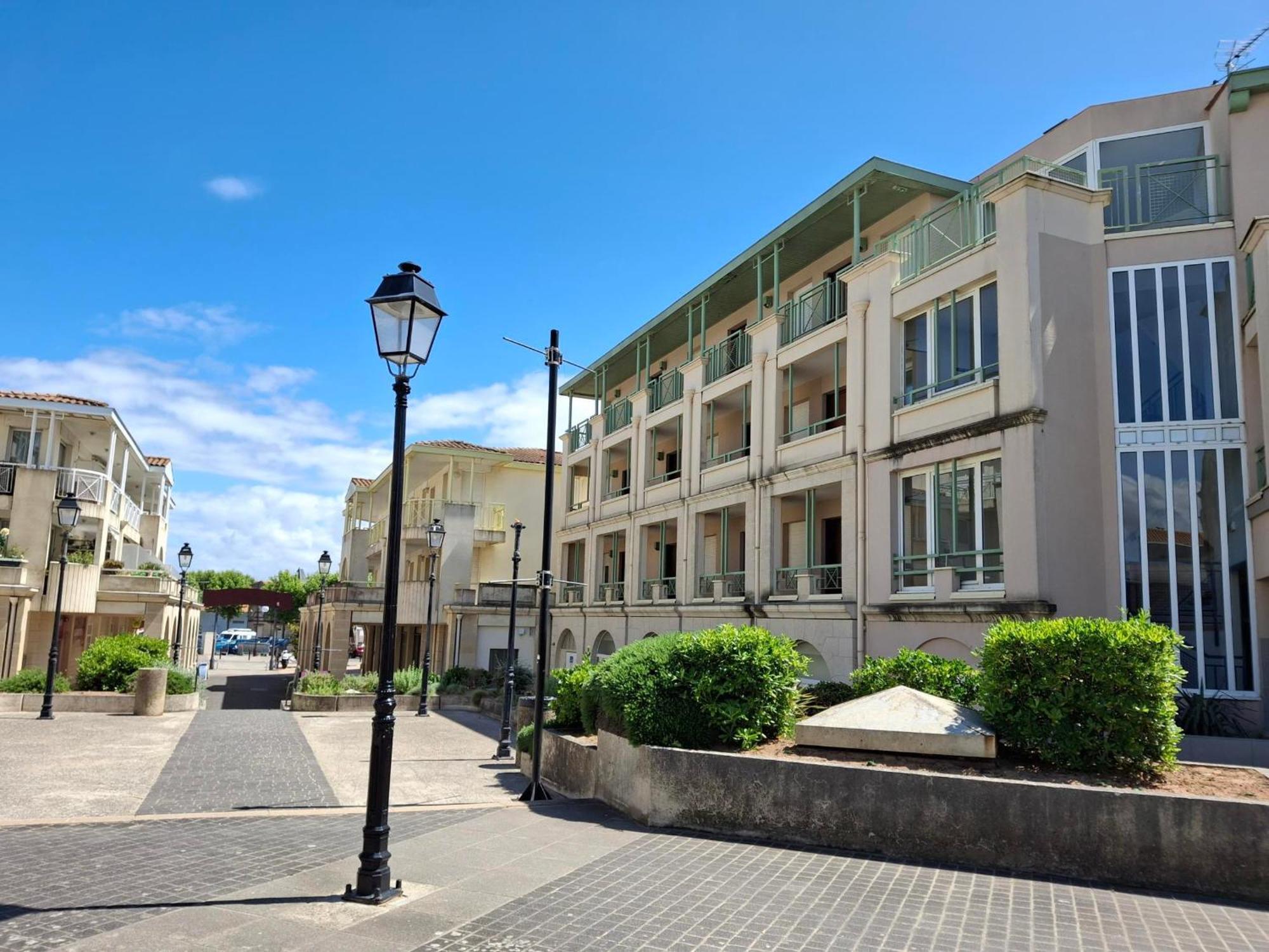 Appartement Avec Piscine, Tennis & Balcon, Centre-Ville Chatelaillon-Plage, 6 Pers, 2 Ch - Fr-1-706-17 外观 照片